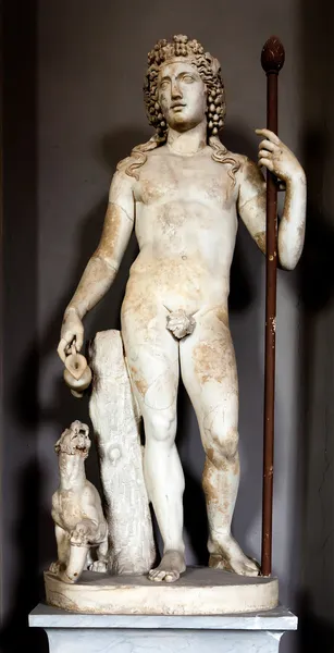 Statue de Dionysos avec un chien — Photo