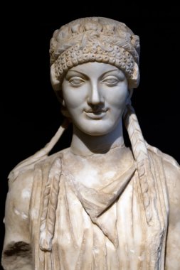 bir caryatid herm