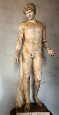 genç bir adam Antik Roma heykeli