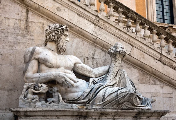 Statua raffigurante il fiume Tevere — Foto Stock