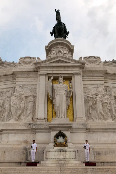 Graf van de onbekende soldaat in rome, Italië — Stockfoto