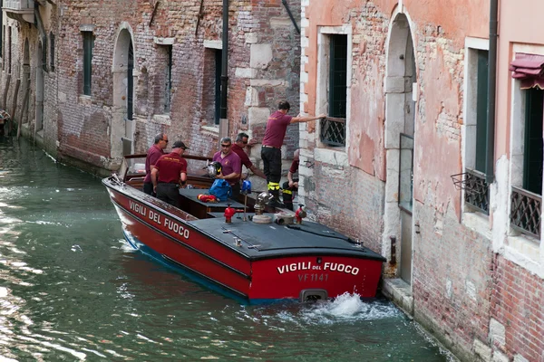 Venetian firefighters — Stock Photo, Image