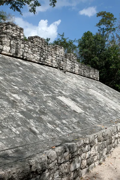Sąd starożytnych Majów piłka — Zdjęcie stockowe
