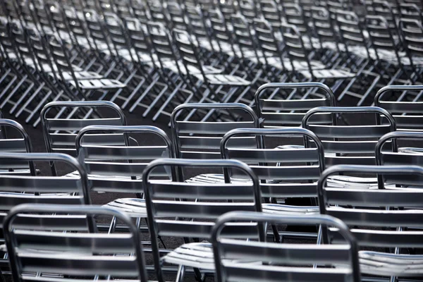 Rows of metal chairs — Stock Photo, Image
