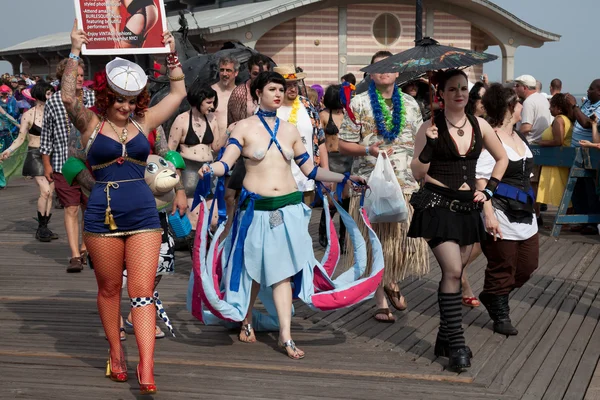 Meerjungfrauen-Parade auf der Coney Island — Stockfoto