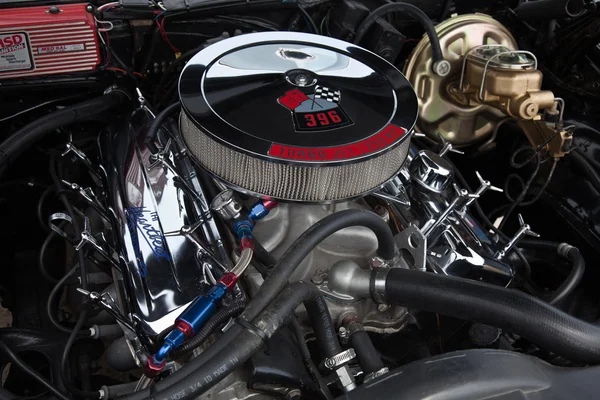 Винтажный двигатель Chevrolet — стоковое фото