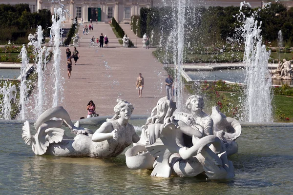 Belvedere palace fontän — Stockfoto