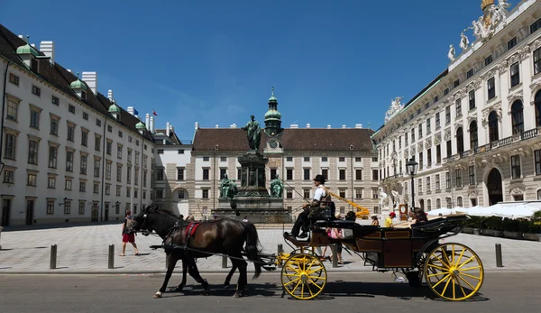 Carruagem puxada a cavalo em Viena — Fotografia de Stock