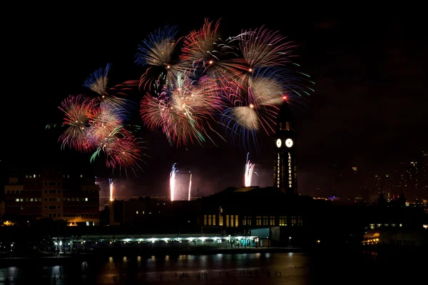 4 de julio Fuegos artificiales —  Fotos de Stock