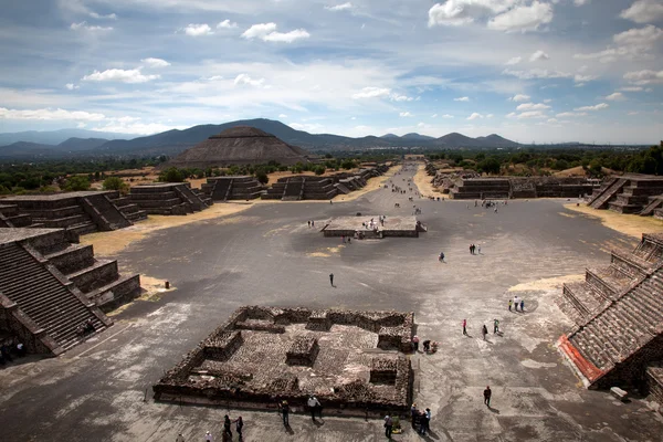 Avenue mrtvých v teotihuacan v Mexiku — Stock fotografie
