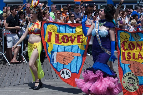 Meerjungfrauen-Parade auf der Coney Island — Stockfoto