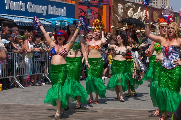 Meerjungfrauen-Parade auf der Coney Island — Stockfoto