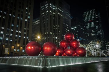NYC dev yılbaşı süsleri