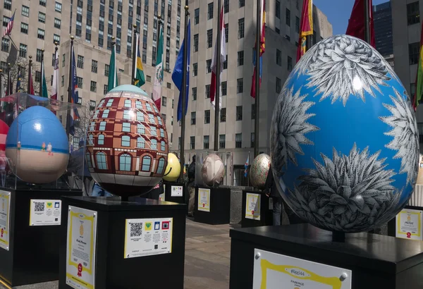 Egg sculptures at the Rockefeller Center — Stock Photo, Image