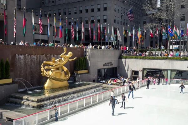 Jajko rzeźby w rockefeller center — Zdjęcie stockowe