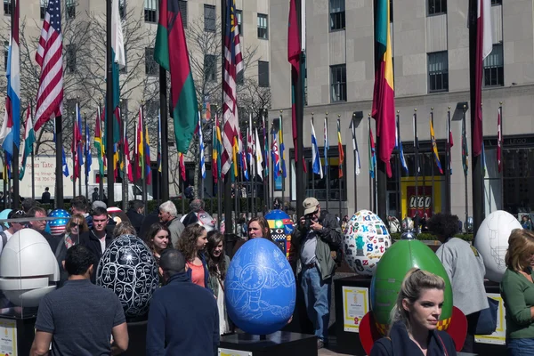 Sculptures aux œufs au Rockefeller Center — Photo