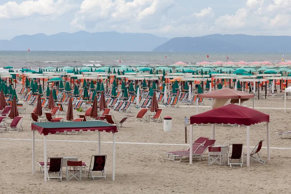 Opulente plage toscane avec un équipement luxueux le 26 juin 2014 — Photo