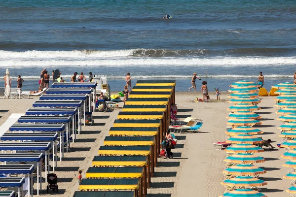 Opulenta playa de Toscana con equipos de lujo en junio 26, 2014 — Foto de Stock