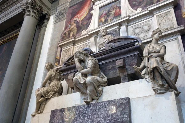 Tumba de Miguel Ángel en la Basílica de Santa Croce, Florencia. Mi... — Foto de Stock