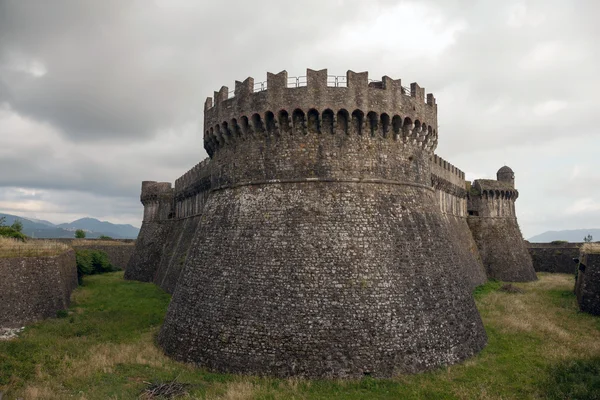 Sarzanello 在 sarzana，意大利的堡垒 — 图库照片