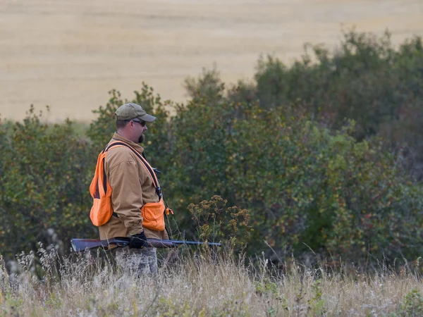 Hunter out bird hunting — Stock Photo, Image