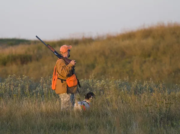 Hunter with his dog — Stock Photo, Image