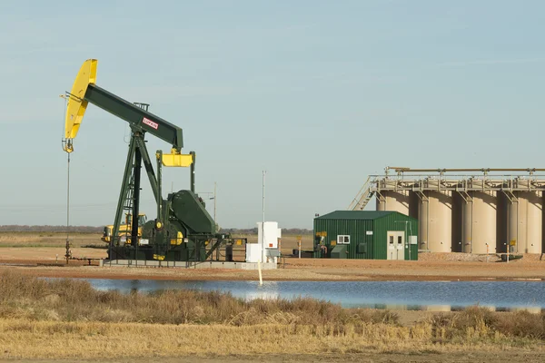 Poços de petróleo em Dakota do Norte — Fotografia de Stock