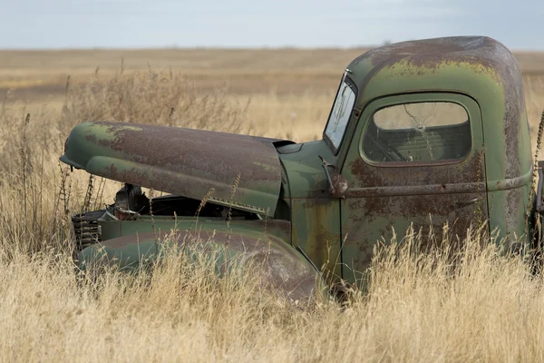 An old rusty farm truck — Stock Photo, Image