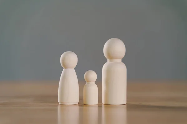 Wooden Figures Peg Doll Family Members Wood Table Family Relationship — Stock Photo, Image