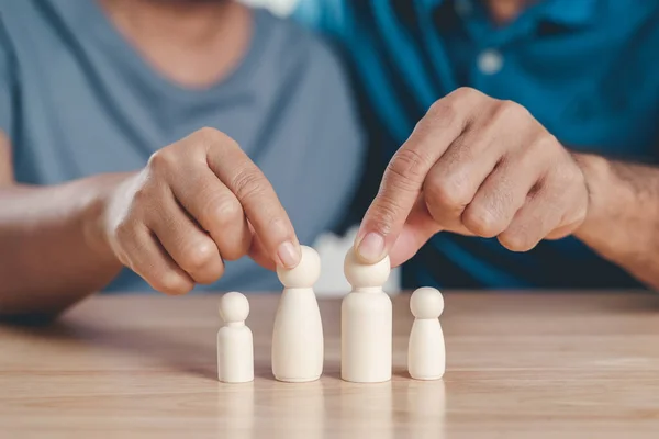 Wooden Peg Dolls Family Man Woman Couple Planning Saving Family — Stock Photo, Image