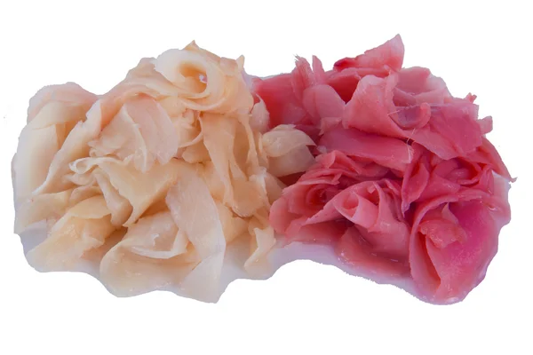 Gengibre em conserva rosa branco cortado em placas finas em solução salina — Fotografia de Stock