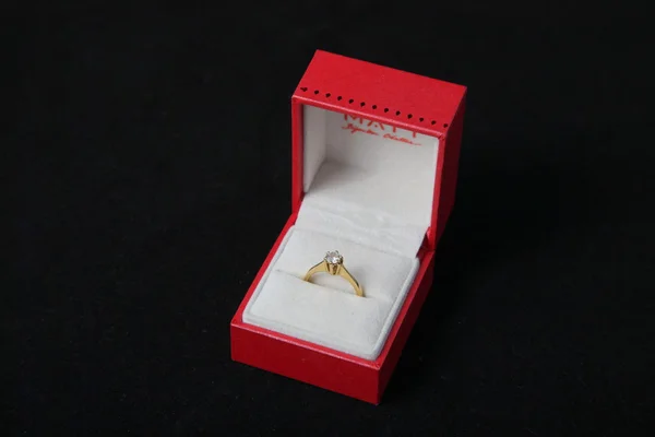 Caixa de anel de diamante para jóias — Fotografia de Stock
