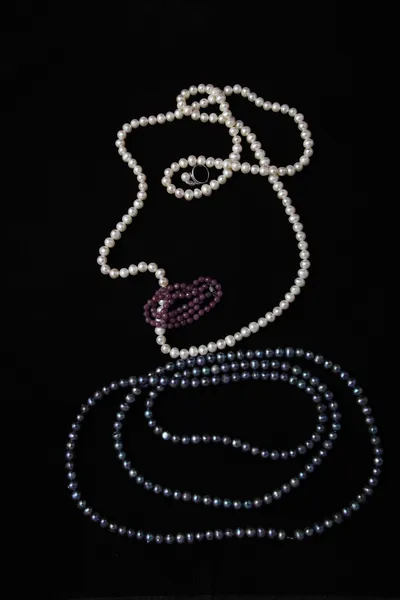 Women's costume jewelry pearls jewelry — Stock Photo, Image