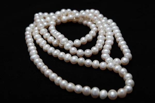 白色珍珠串珠项链首饰 图库照片