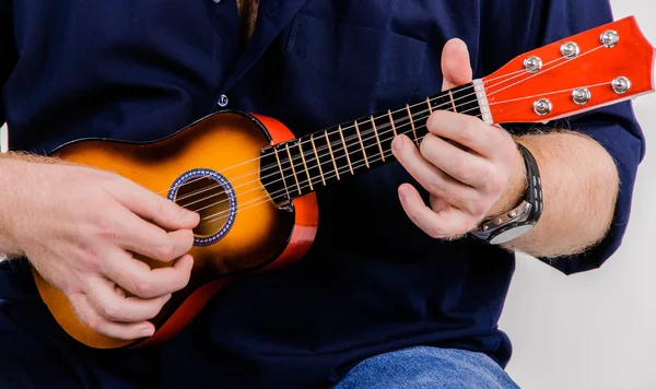 Spiller gitar – stockfoto