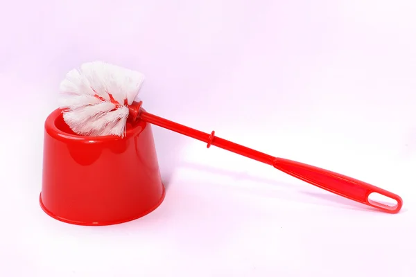 Röd borste för toalett — Stockfoto