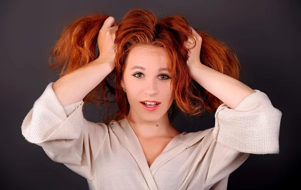 Chica con el pelo peludo — Foto de Stock