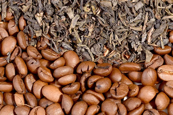 Tè rovesciato e chicchi di caffè — Foto Stock