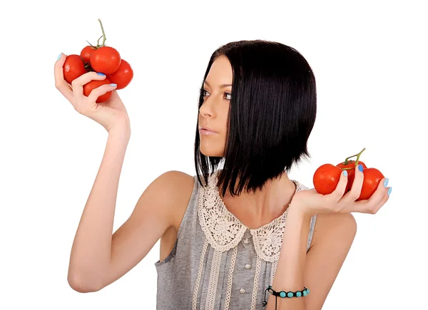 Девушка с спелыми помидорами — стоковое фото