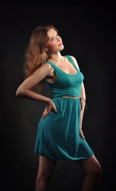 kız mavi bir elbise ile stüdyo