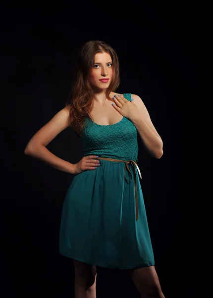 Fille dans une robe turquoise — Photo