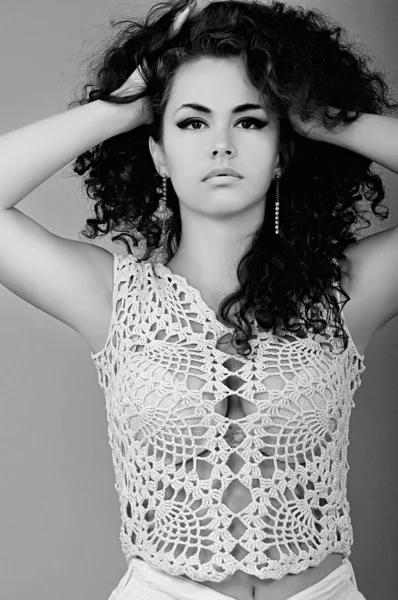 Curly-haired girl, black-and-white — Stock Photo, Image