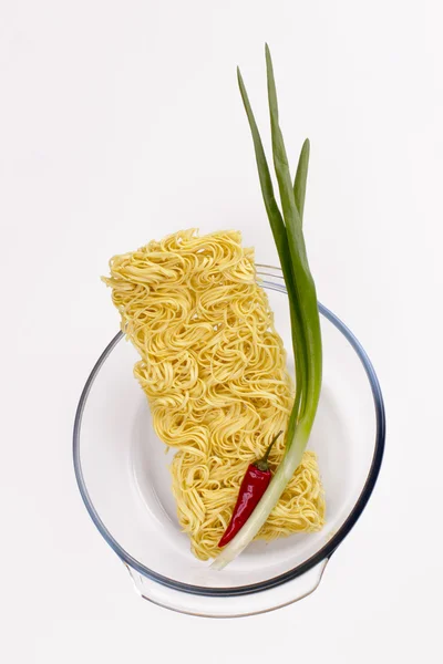 Noodles, hot chili and onions in dish — Stock Photo, Image