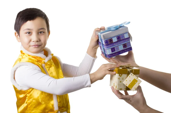 Niño y dos cajas — Foto de Stock