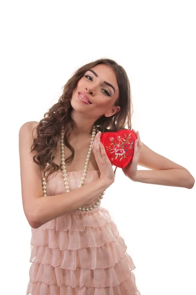 Nahaufnahme Porträt eines netten Mädchens mit Valentinstag Geschenk — Stockfoto