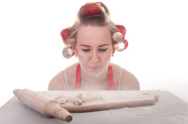 kadın stüdyoda pişirme