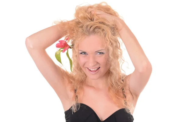 Hermosa cara de mujer con una flor — Foto de Stock