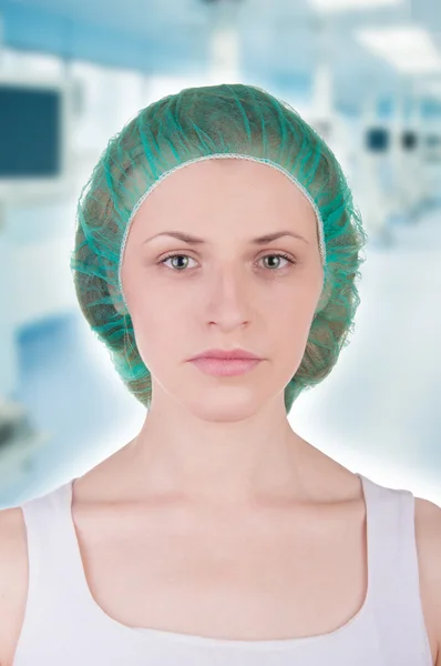 Retrato de una chica con gorra médica —  Fotos de Stock