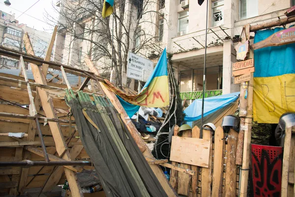 Barricadas en Euromaidán en Kiev, Ucrania — Foto de Stock