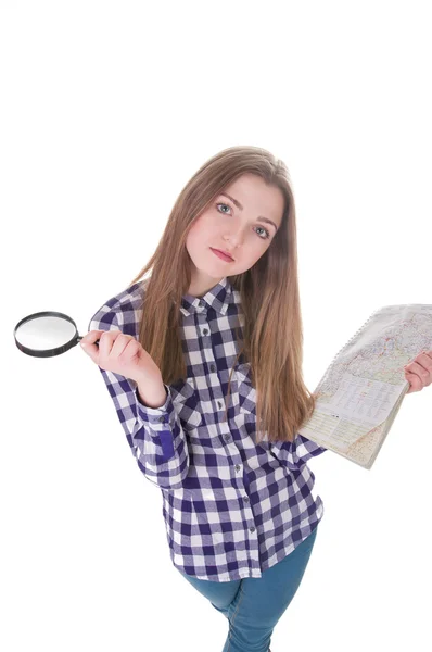Studentessa con in mano una lente d'ingrandimento e una mappa — Foto Stock
